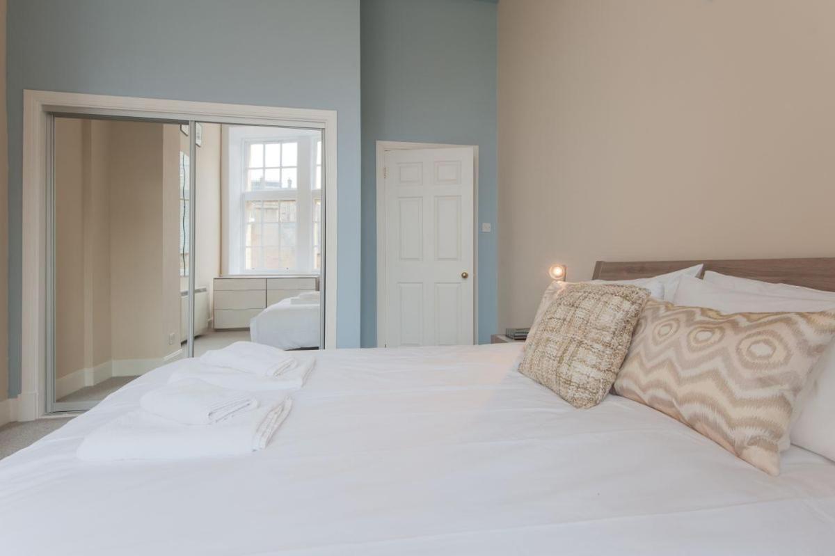 Royal Mile Mansions By Edinburgh City Apartments Exteriör bild